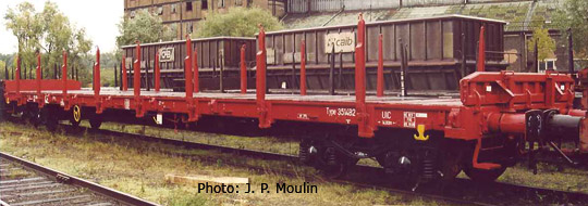 4-axle Flat car<br /><a href='images/pictures/Roco/47765.jpg' target='_blank'>Full size image</a>